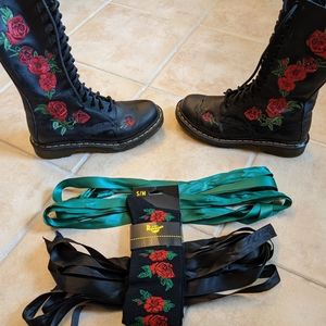 Dr. Marten's Vonda boots w/ extra laces and socks